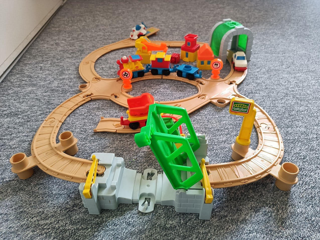 Treinset met Spoorbrug, Tunnel en Treinen  Fisher-price
