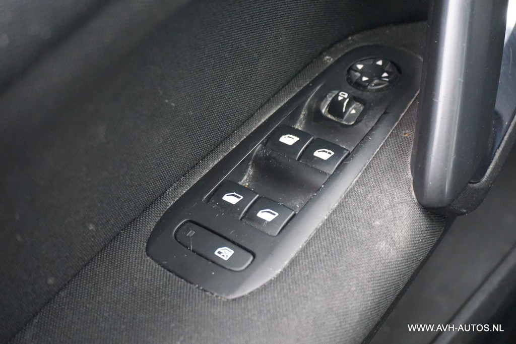 Peugeot 308 1.6 thp première