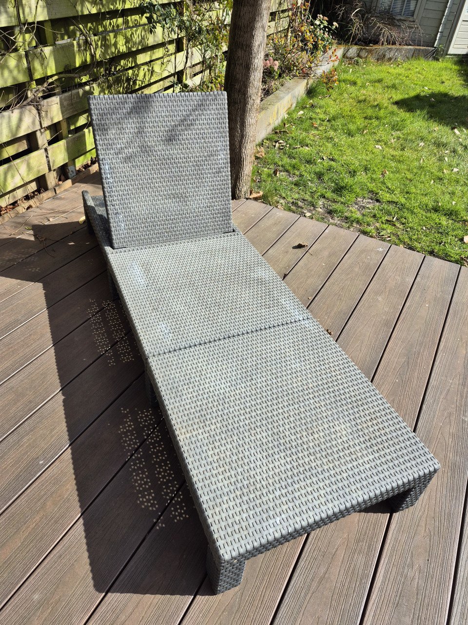 Ligbed grijs kunststof