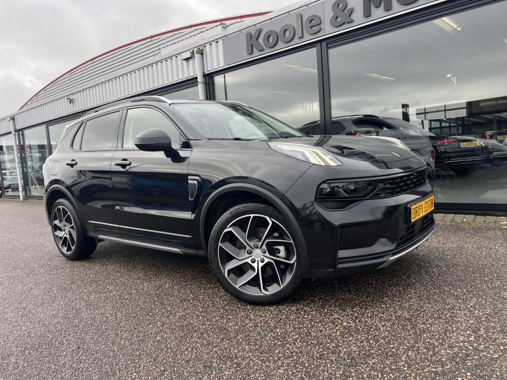 Lynk & Co 01 1.5 261pk phev plug inn hybrid ,black edition , pano dak,car p