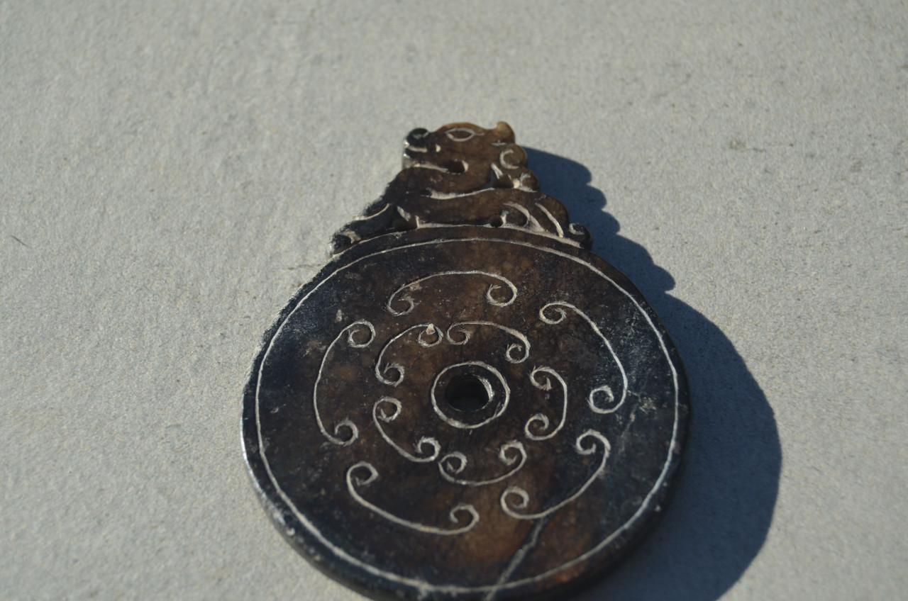 Antieke Chinese jade hanger (bi-schijf of Yu Bi?)