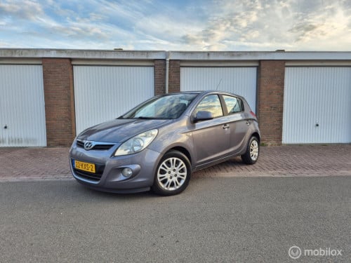 Hyundai I 20 1.2i dynamicversion / 5-deurs / dealeronderhouden/ airco / par