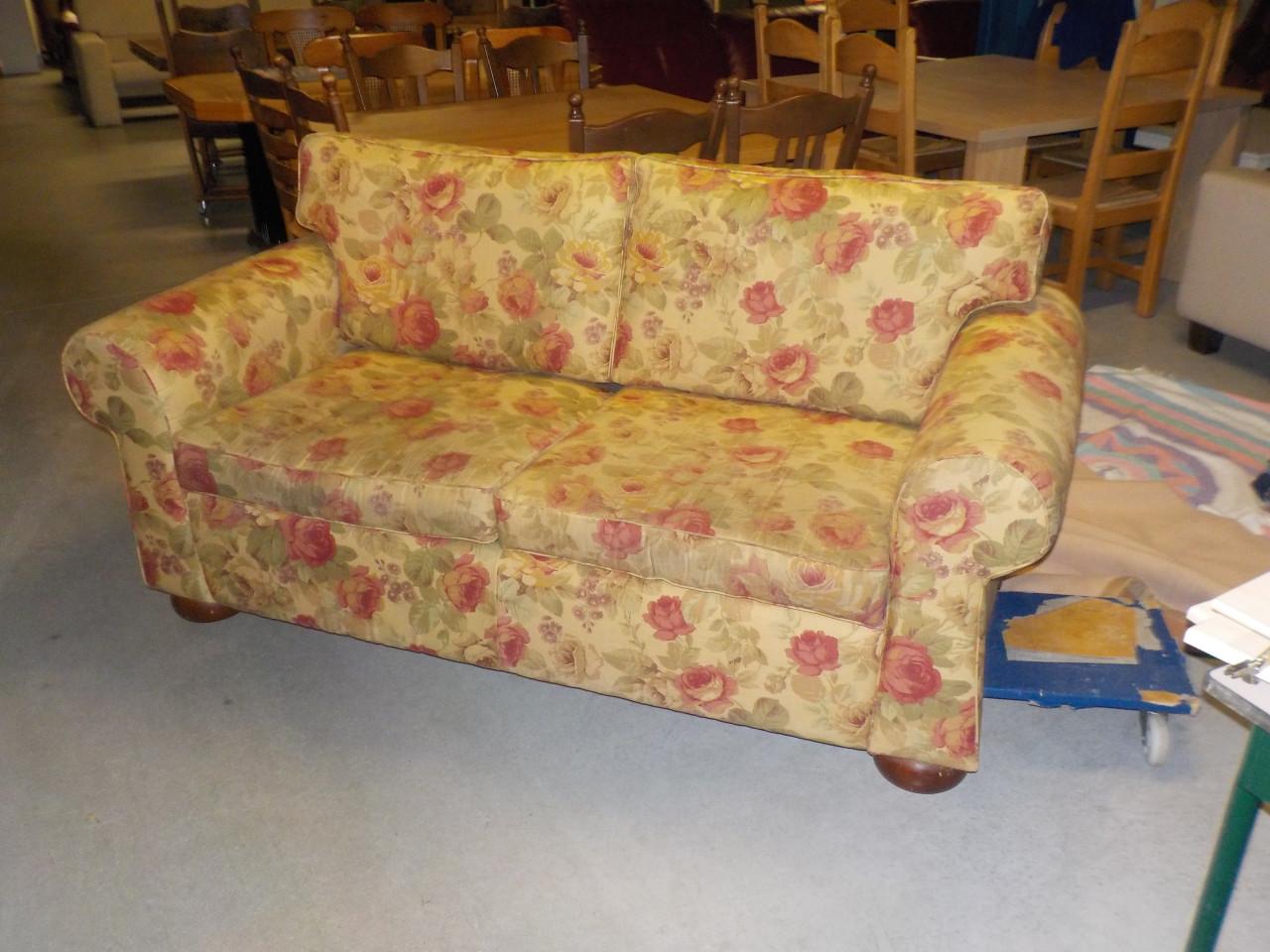 Mooie kwaliteit stoffen bank in zeer goede staat