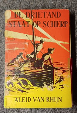 De drietand staat scherp