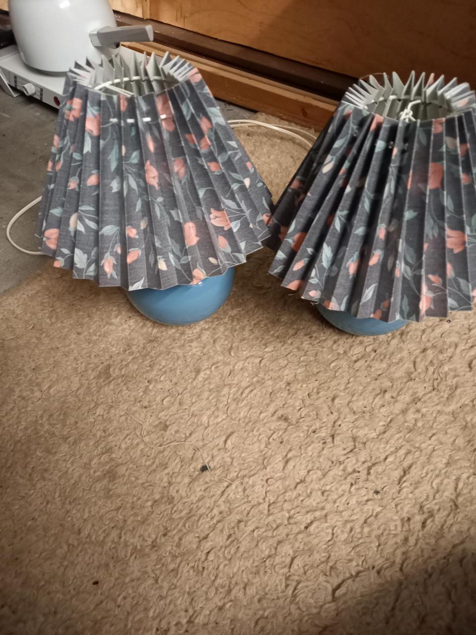 Blauwe bedlampjes met losse kapjes