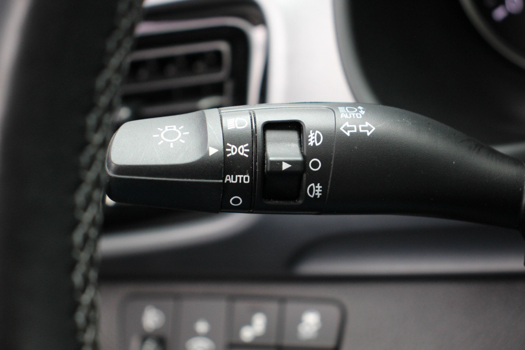 Kia Stonic 1.0 t-gdi platinum edition | schuif/kanteldak | camera | leder |