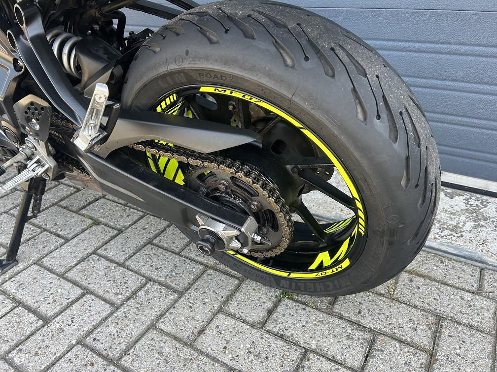 Yamaha MT07 uit nov 2015 met 43 dkm, comfortzadels, handkappen etc €4950,-