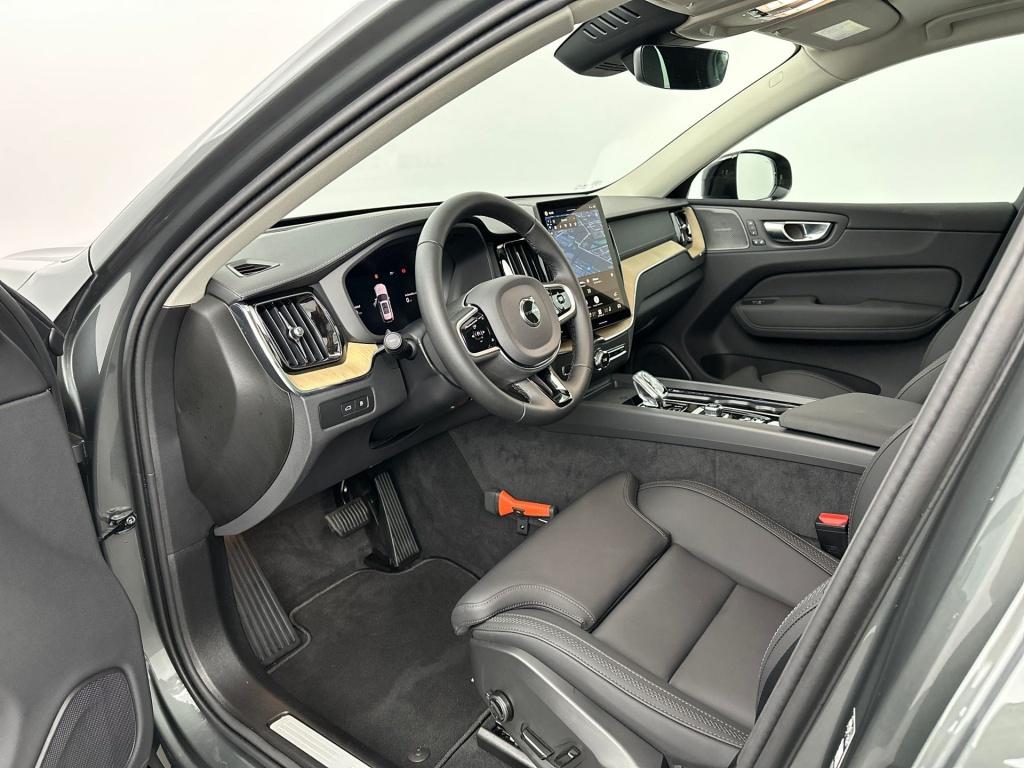 Volvo XC60 t6 398pk recharge ultra dark|