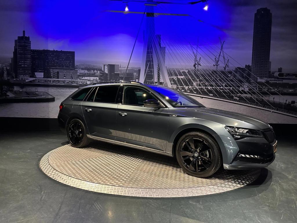 Skoda Superb combi 1.4 tsi iv sportline business *keyless*virtual*camera*sf