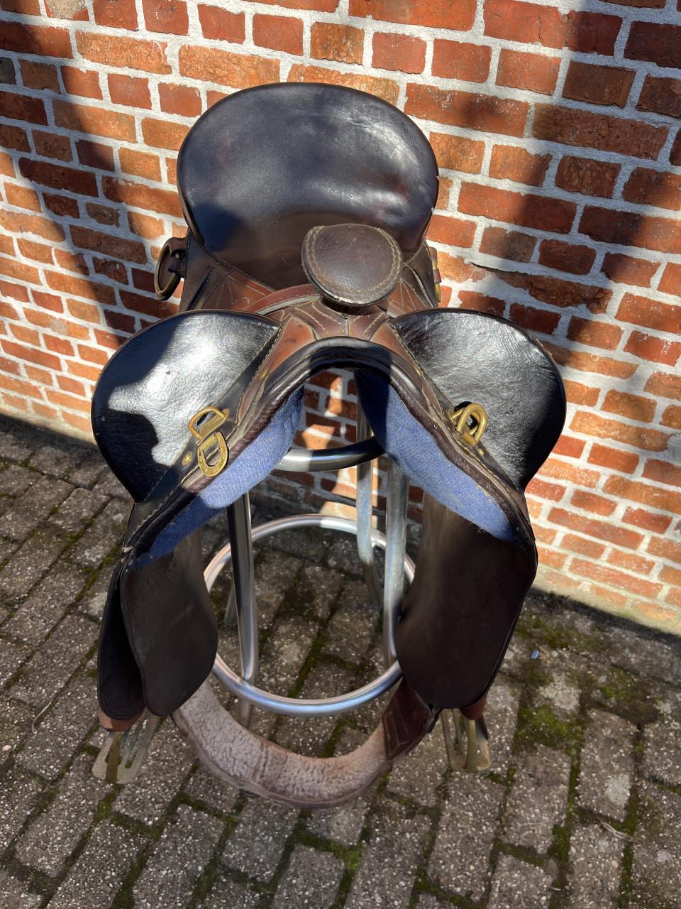 Australian stock saddle