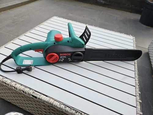 Werkende zgan Bosch AKE 30 S elektrische kettingzaag 1800W