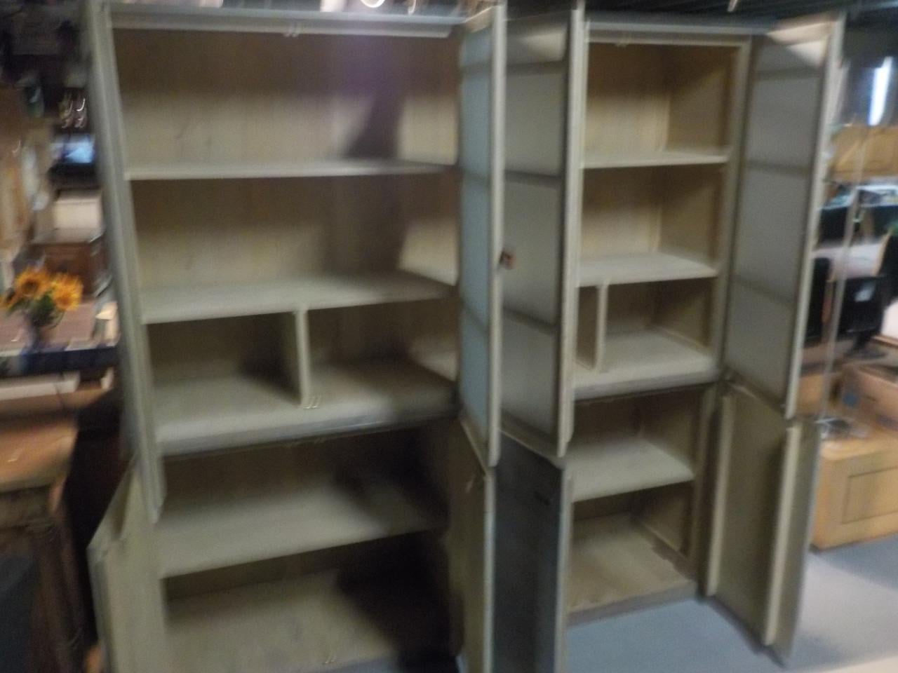 Geheel massief mooie kwaliteit wandmeubel in zeer goede staat