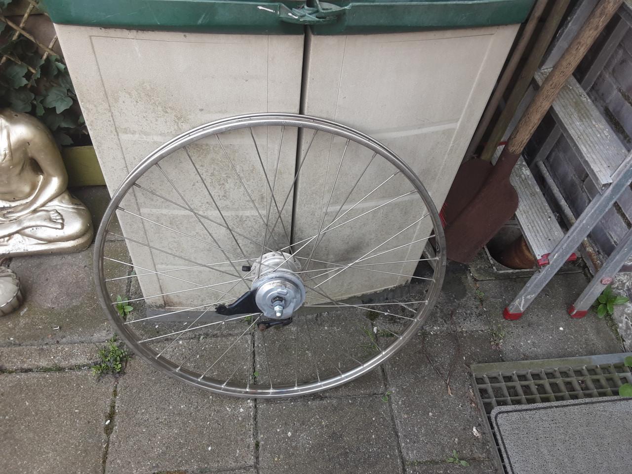 28 inch r.v.s shimano nexus achterwiel, 7 speed, rollerbrake rem