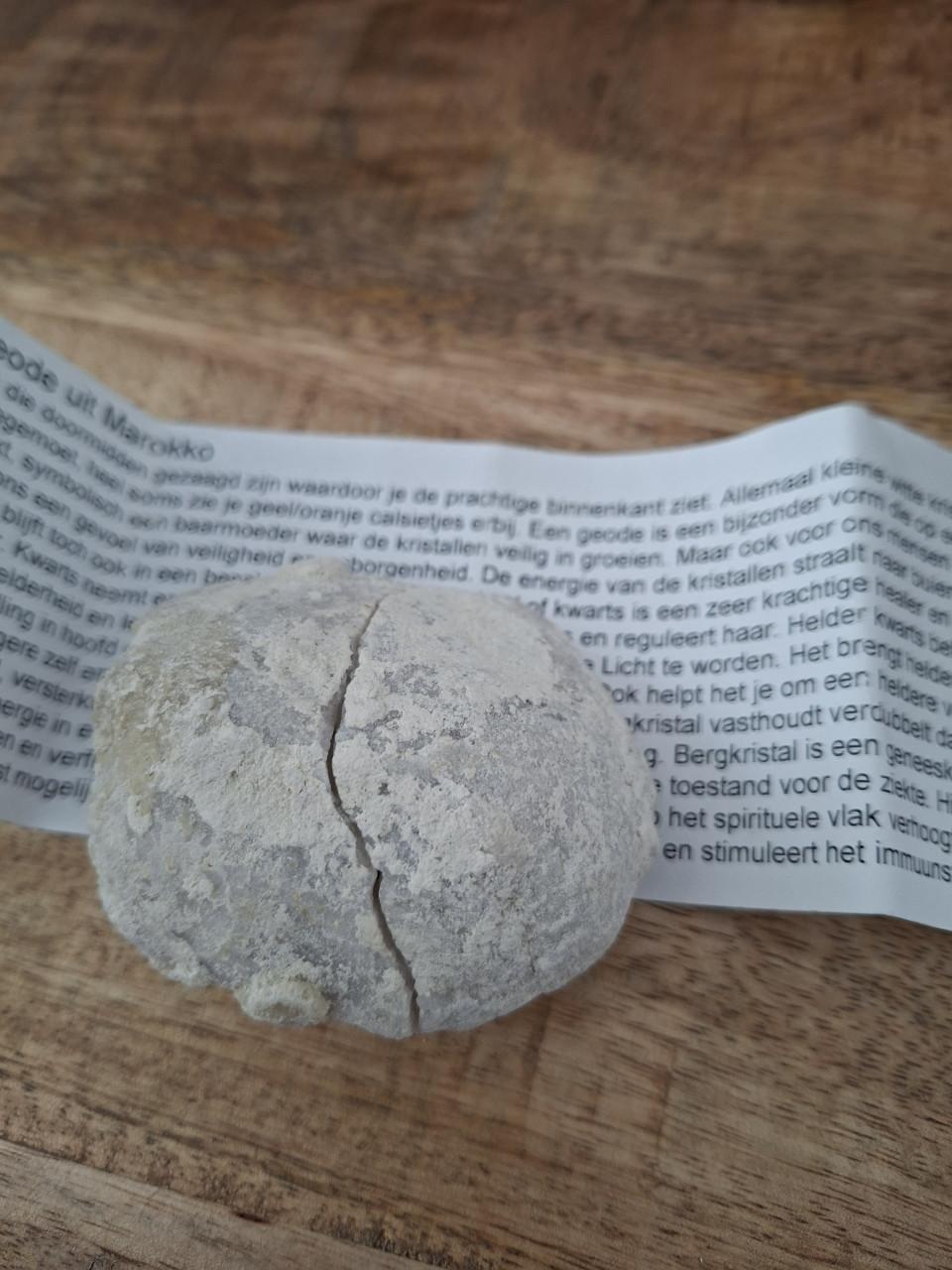 Kwarts geode edelsteen