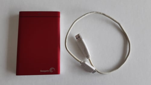 Portable hardeschijf Seagate klein formaat inclusief benodigde kabel