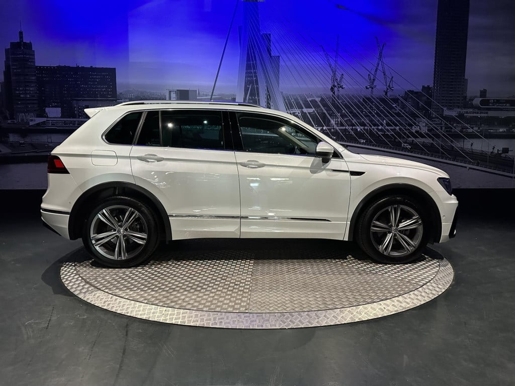 Volkswagen Tiguan 1.5 tsi act highline business r-line *topcomfortstoelen*p