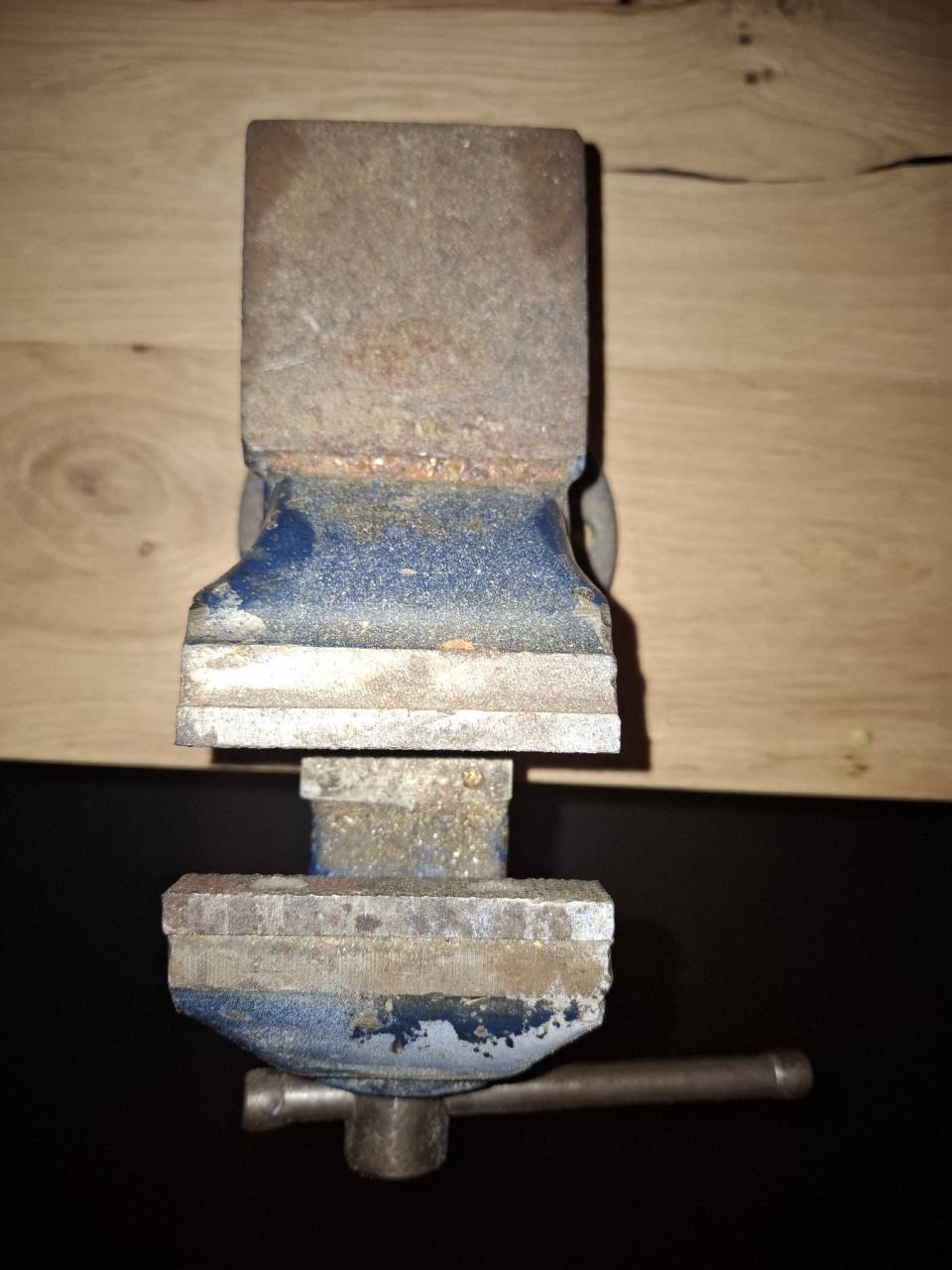 Klein bankschroefje met aambeeld 75 mm