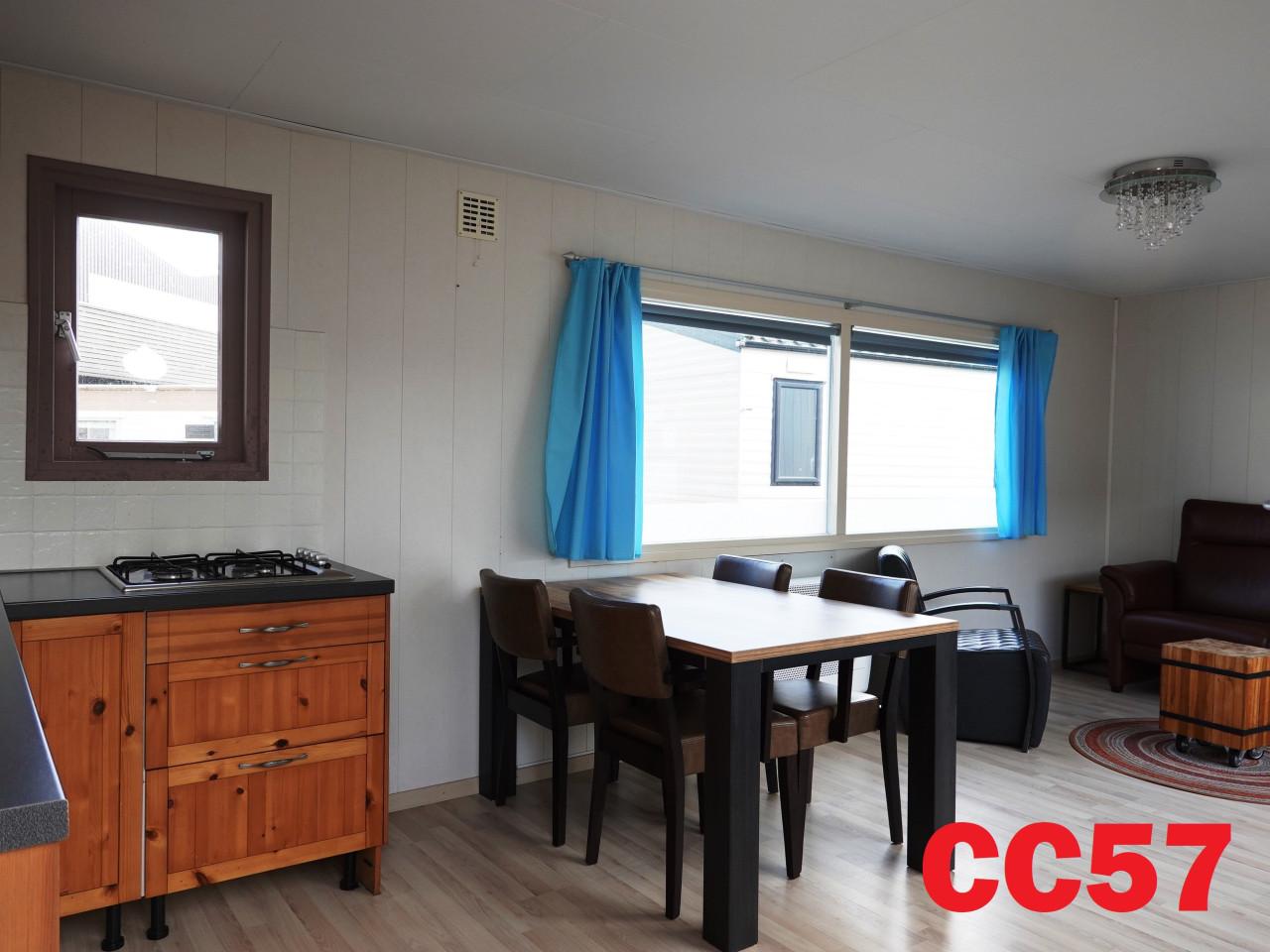 Betaalbaar chalet met dubbel glas, 2 slaapkamers en middenkamer