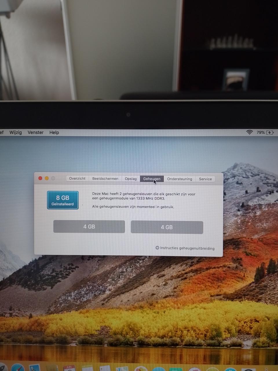 Macbook Pro-i7-SSD- met lader