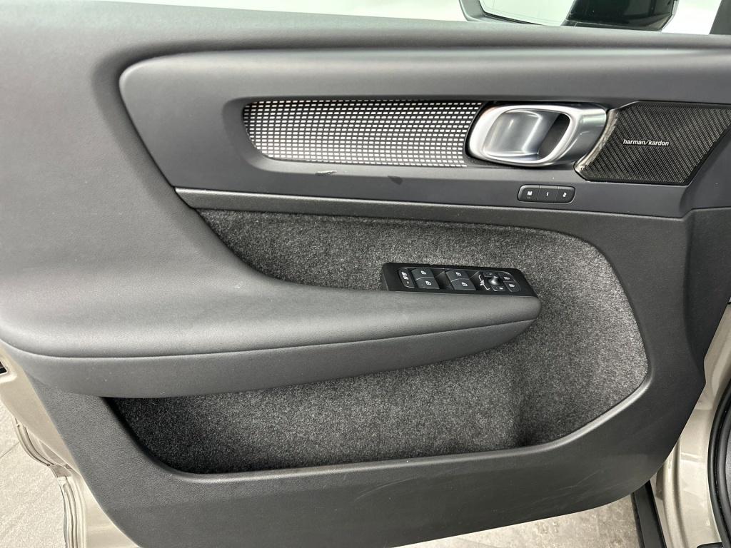 Volvo XC40 t4 211pk recharge r-design| adap.cruise| pano| camera| stoel