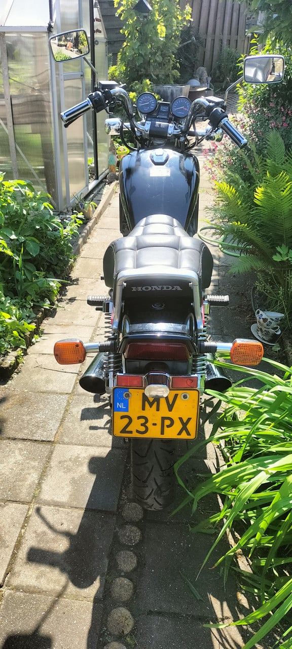 Honda Magna V30