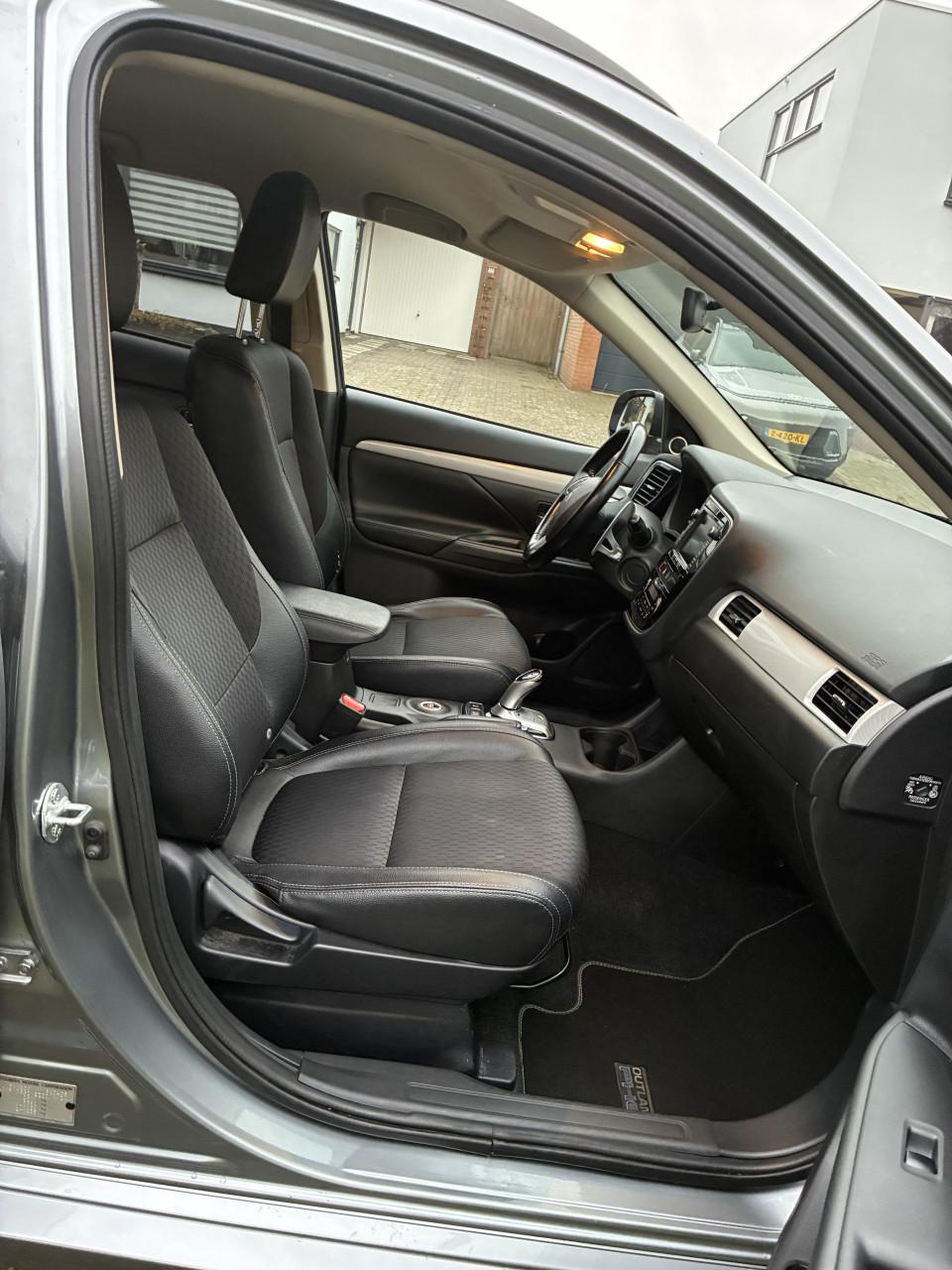 Mitsubishi Outlander PHEV 2014