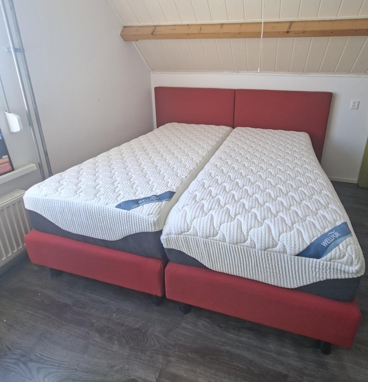 KOOPJE! 2 persoon boxspring  zonder matrassen