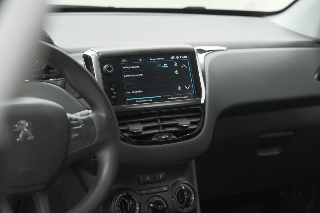 Peugeot 208 puretech 82 blue lion | apple carplay | parkeersensoren | navig