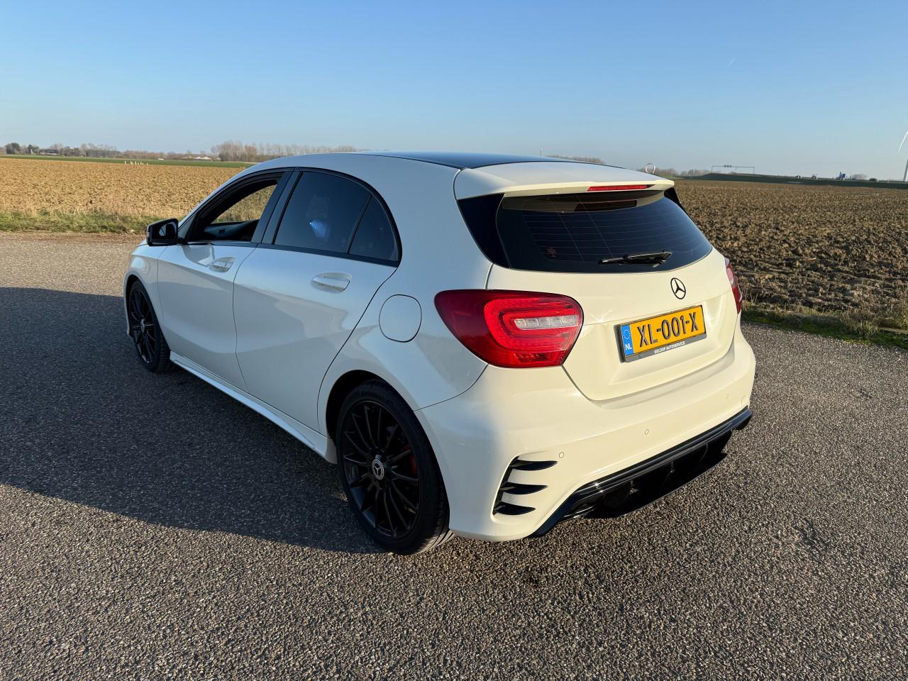 Mercedes-Benz A klasse A180 1.6 2013 Wit AMG pakket