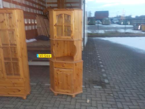 Massief grenen hoekkast