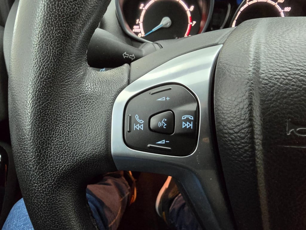 Ford Fiesta occasion titanium uitvoering met cruisecontrol en bluetooth | t
