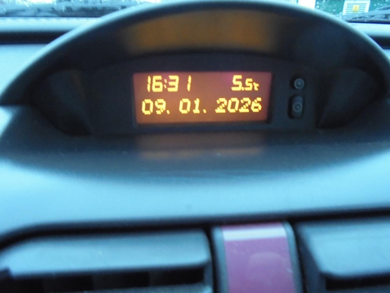 Corsa uit 2001 / 146.445 Km  N.A.P rijd goed  € 950 apk t/mmaart 2027