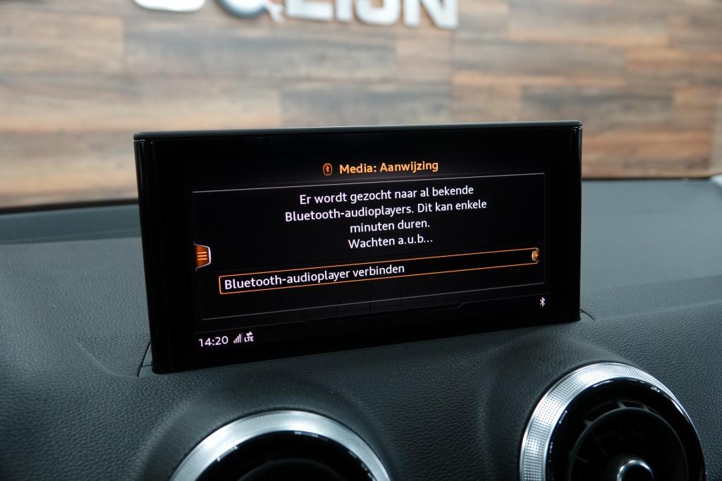 Audi Q2 35 tfsi s edition | keyless | acc | camera |