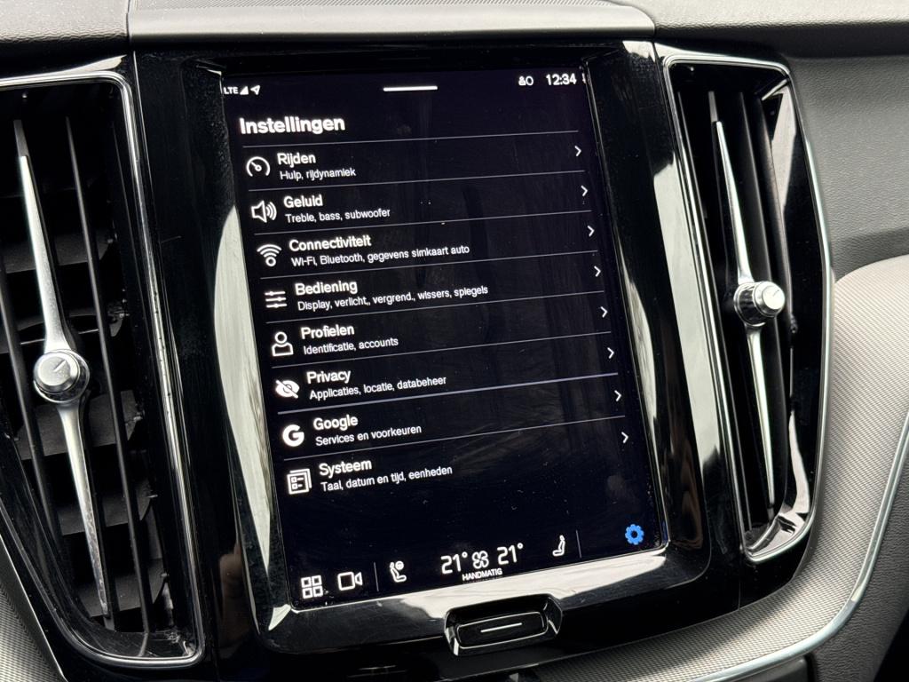 Volvo XC60 2.0 t6 plug-in hybrid awd plus dark r-design | pano | stoelverw.