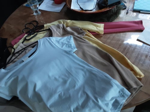 4 nette shirts mt S-M samen voor 2,50