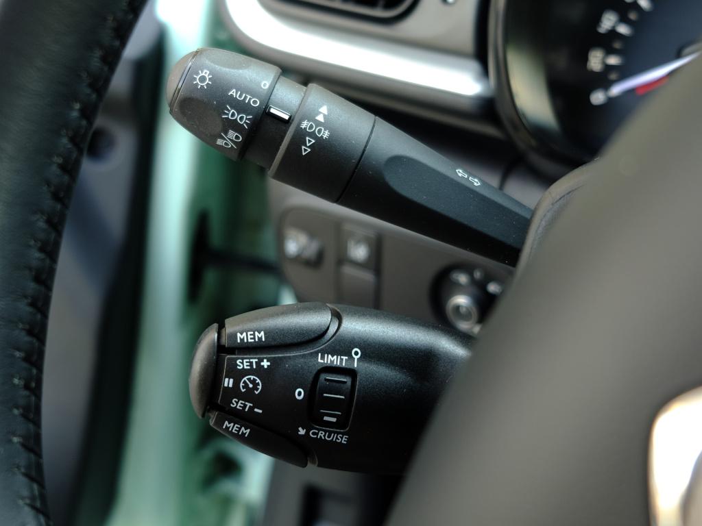 Citroen C3 1.2 puretech 82pk s&s shine | panodak | cruise control | airco |