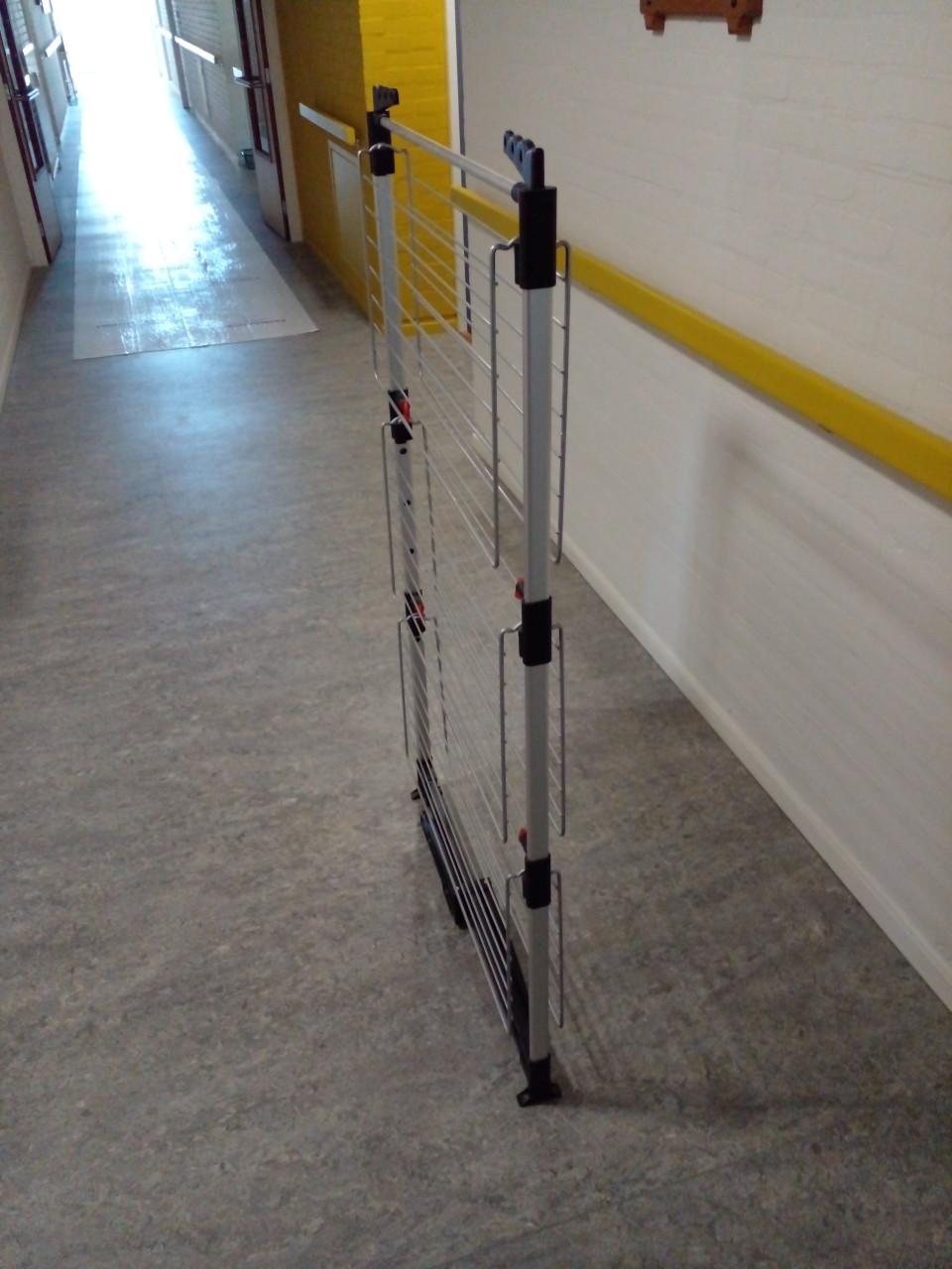 Groot aluminium wasdroogrek H=140 cm x Br=80 cm.