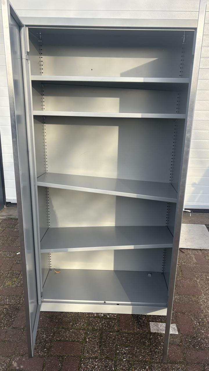 Stalen kast archiefkast dossierkast