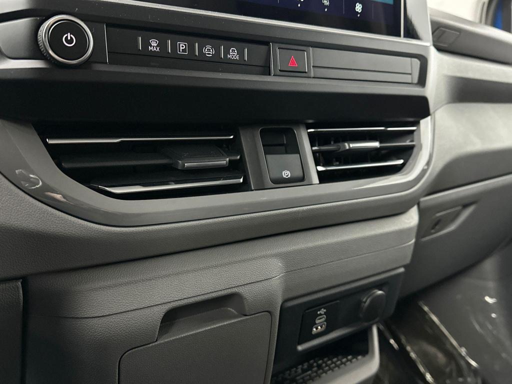 Volkswagen Transporter 2.0 tdi l1h1 28 style