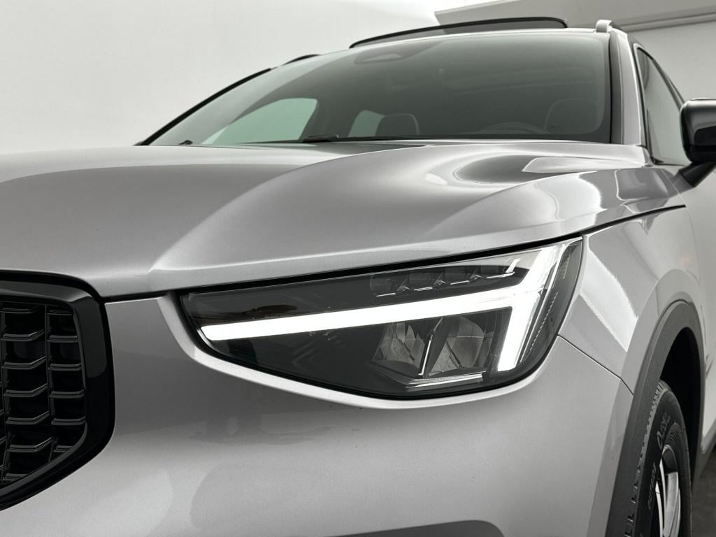 Volvo XC40 b4 197pk plus dark| pano| trekhaak| camera| elek.stoelen