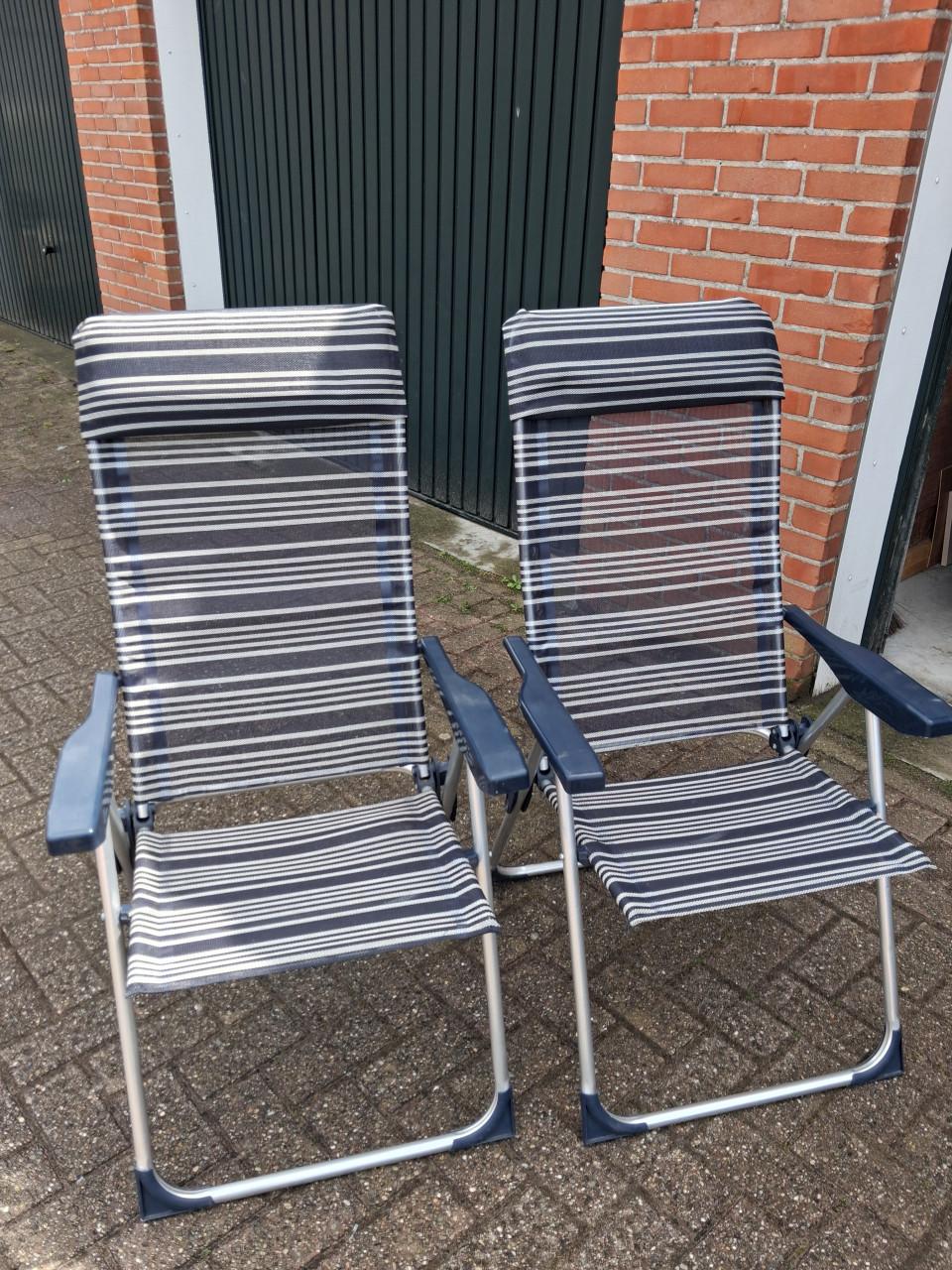 2 tuin stoelen
