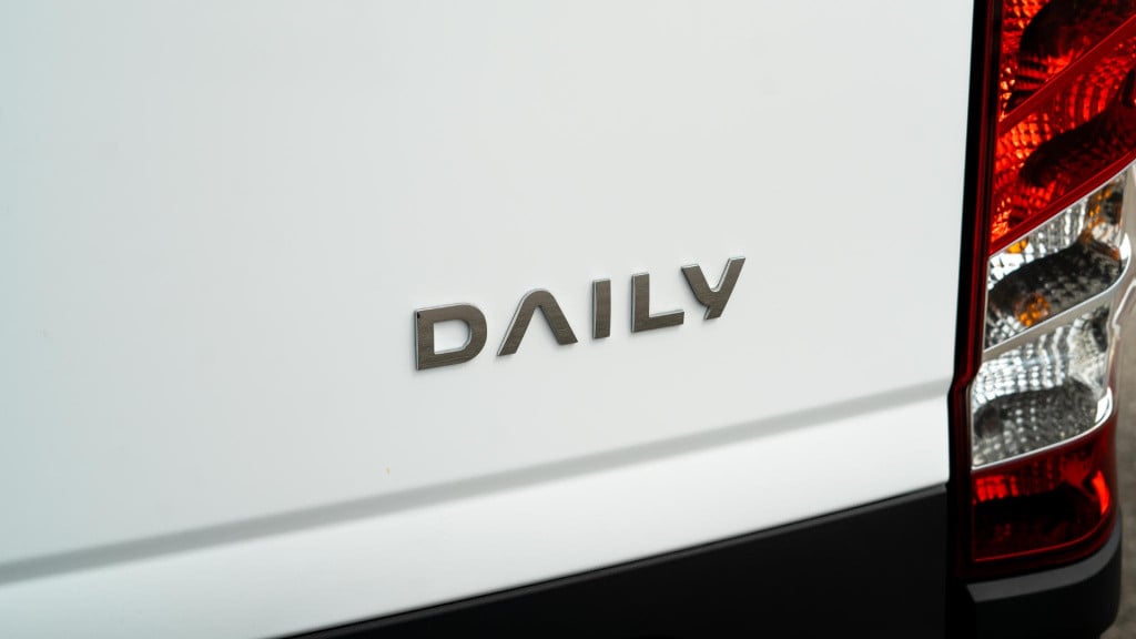 Iveco Daily 35s16v 2.3 410 h2 | direct leverbaar | complete betimmering laa