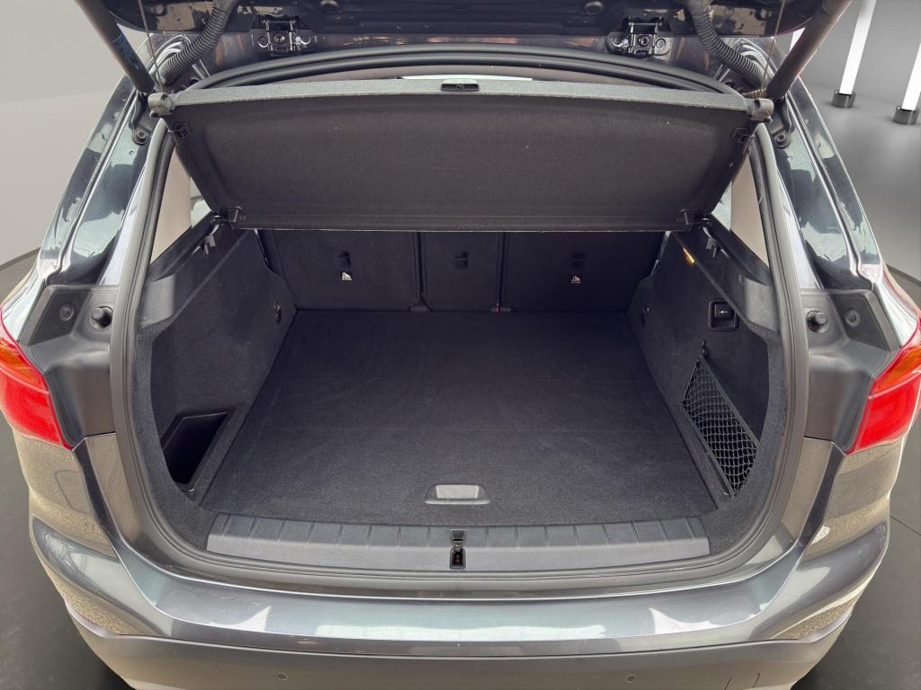 BMW X1 sdrive18i executive | verwarmde sportstoelen | camera | led | trekha