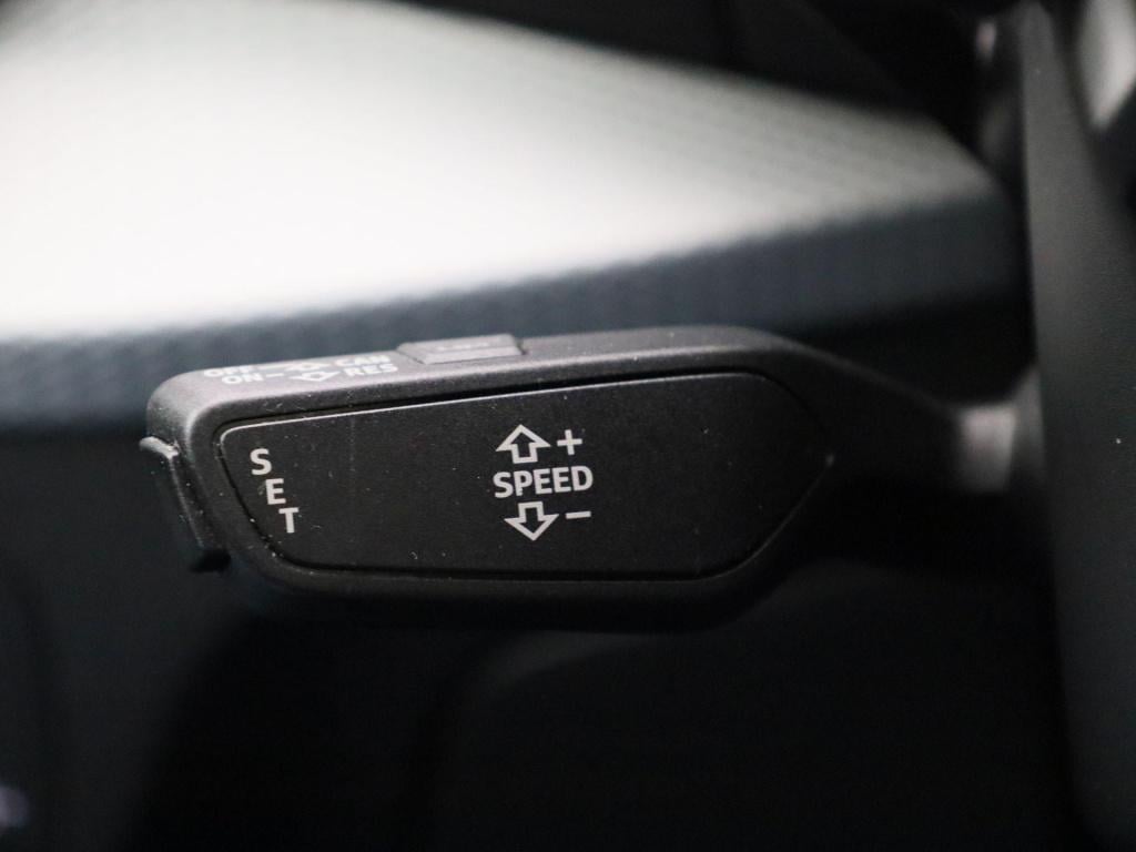 Audi Q2 35 tfsi pro line | panoramadak | stoelverwarming | leder | camera |