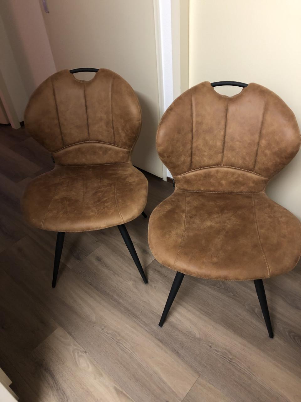 4. Eetkamerstoelen  kleur cognac zithoogte 50 cm.