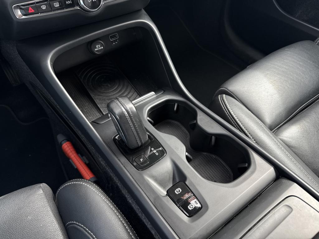 Volvo XC40 2.0 t5 awd intro edition | nl-auto | vol opties | pano | trekhaa