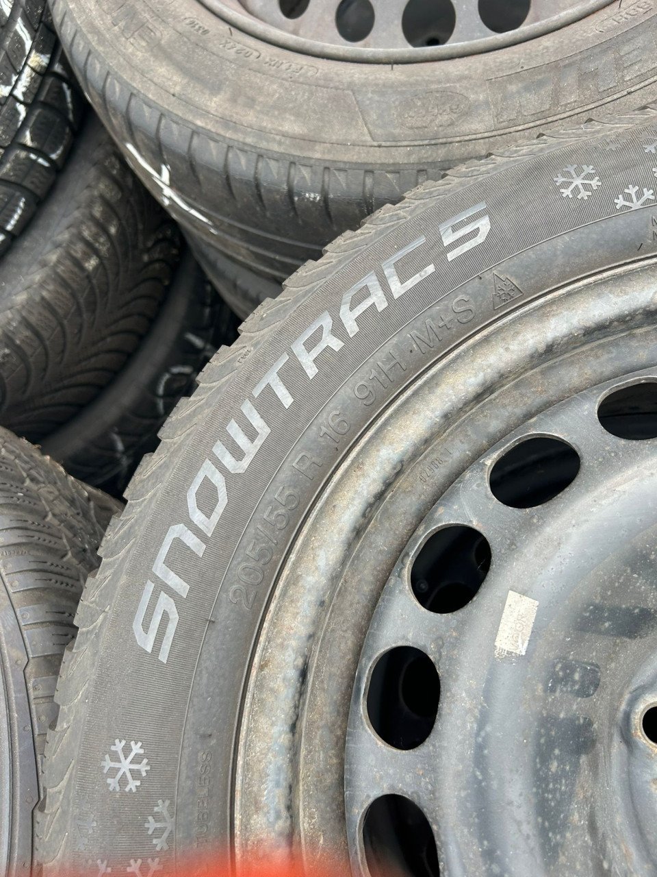 STALEN VELGEN MET VREDESTEIN SNOWTRACS BANDEN 16 INCH