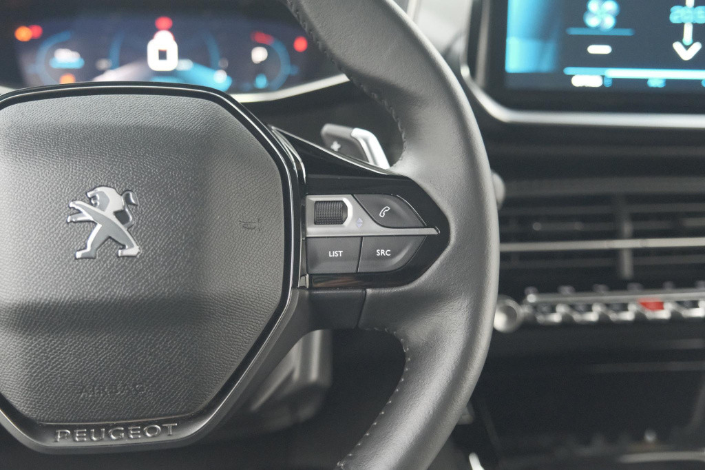 Peugeot 208 puretech 100 eat8 allure pack | camera | navigatie | apple carp