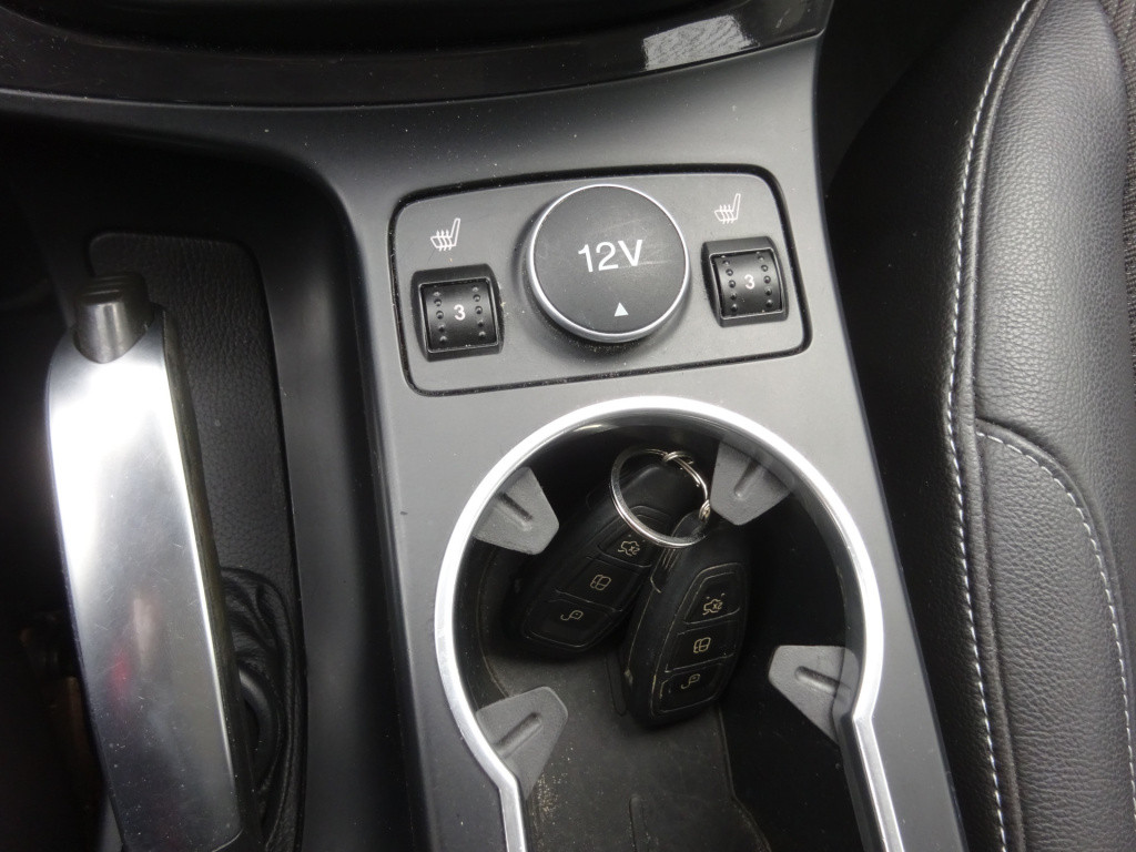 Ford Kuga 1.5 titanium navigatie / trekhaak / camera / cruise / pdc
