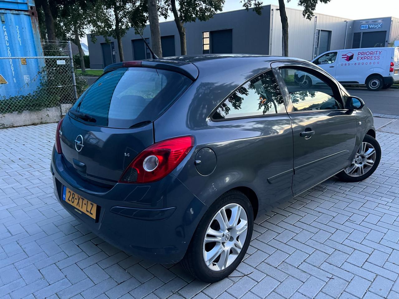 Opel Corsa 1.4-16V Enjoy